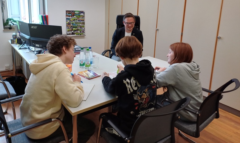 An der Mittelschule am Turm in Neustadt a.d. Aisch wurde ich von interessierten Schülerinnen und Schülern interviewt.
Foto: Stefanie Grauf / Büro Stieglitz 