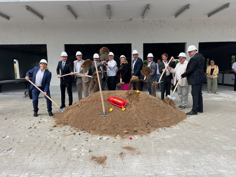 Spatenstich zum neuen Landeszentrum der DLRG - nicht nur ein wichtiges Projekt der DLRG Bayern, sondern auch ein Gewinn für den Landkreis und unsere Region.
Bildrechte: DLRG Bayern