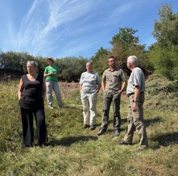 Der Einladung der BN-Kreisgruppe Fürth-Land zum Besuch der Stroblgrube, einem Biotop bei Veitsbronn, habe ich gerne angenommen. In die Pflege und den Erhalt der Biotope im Landkreis fließt sehr viel ehrenamtliche Arbeit. Foto: Sandra Belatschek/ Büro Stieglitz