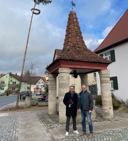 Mit 1. Bürgermeister Wolfgang Schmidt in Baudenbach. Foto: Sandra Belatschek/ Büro Stieglitz