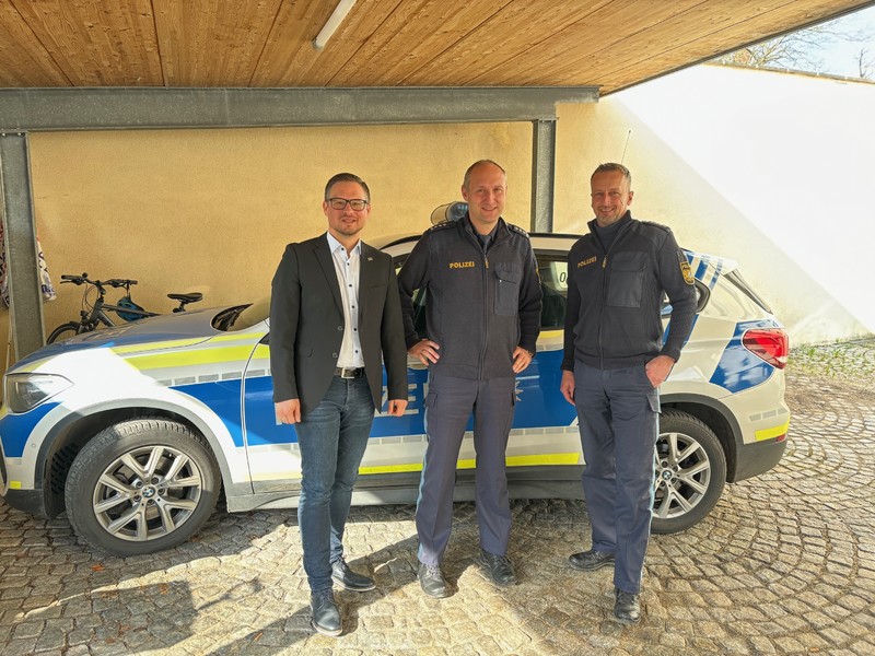 Bei einem Besuch der Polizeiinspektion Neustadt a.d. Aisch habe ich mich mit Dienststellenleiter Carsten Keller und seinem Stellvertreter Mario Götze ausgetauscht. Foto: Sandra Belatschek/ Büro Stieglitz